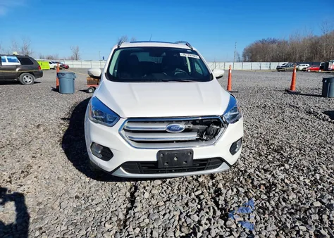 2018 Ford Escape Titanium z USA, uszkodzony, nr VIN 1FMCU9J96JUC21286